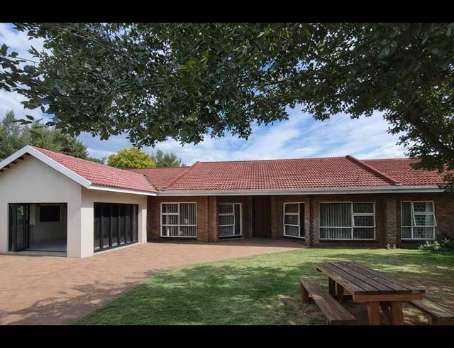 6 BEDROOM HOUSE FOR SALE IN UNIVERSITAS RIDGE